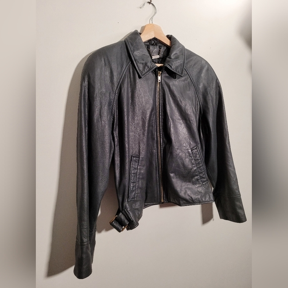Danier polyurethane leather moto jacket with side belting and chain tag - Picture 2 of 8